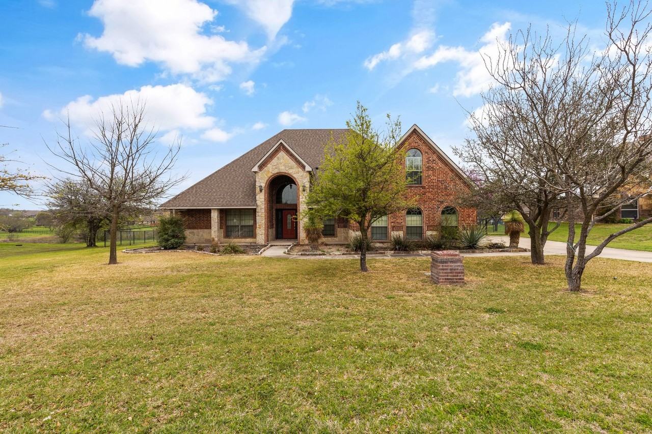 389 Scenic View Dr - Photo 3 of 41