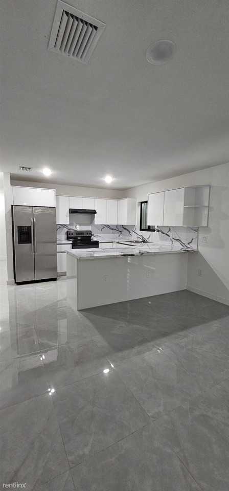 3072 NW 59th St - Photo 2 of 8