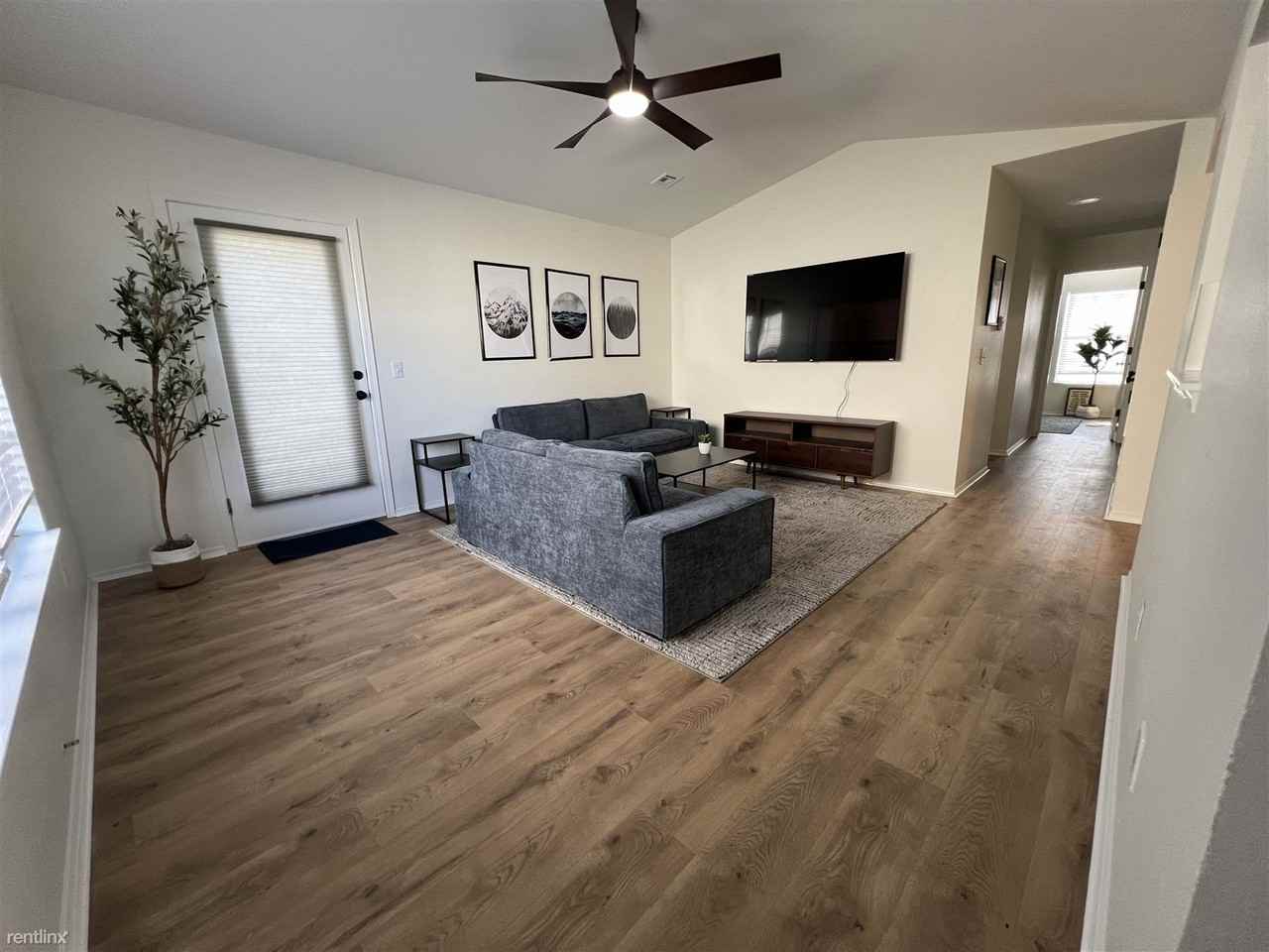 2900 Ne 12th St - Photo 3 of 15