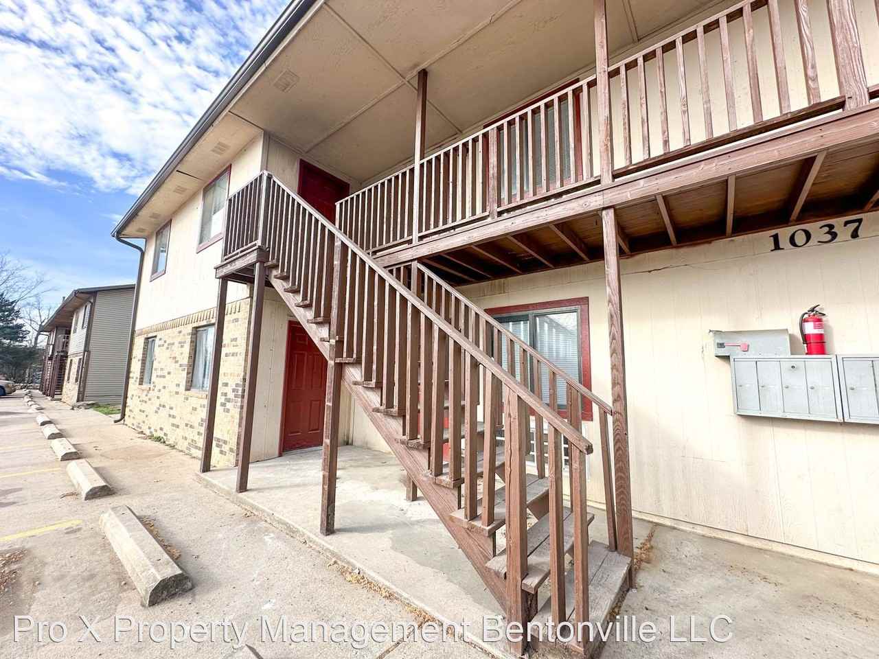 1037-1045 Happy Hollow - Photo 2 of 28