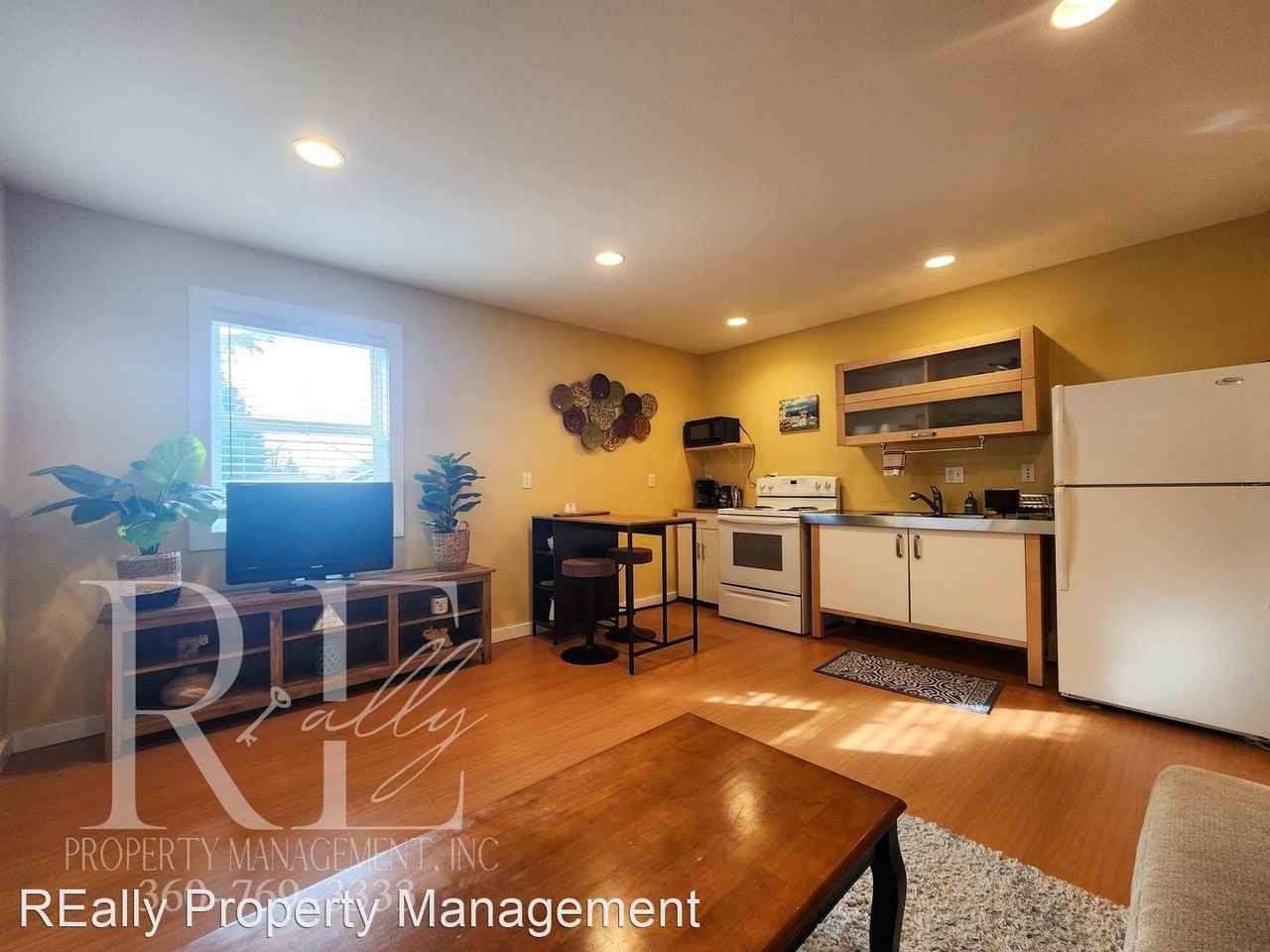 21680 Seacrest Ave Ne - Photo 2 of 20