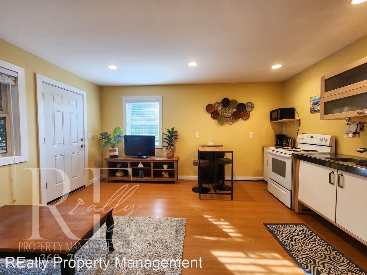 21680 Seacrest Ave Ne - Photo 3 of 20