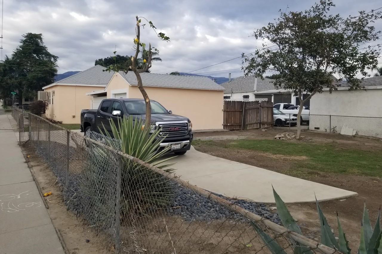 1195 W 15th St - Photo 3 of 13