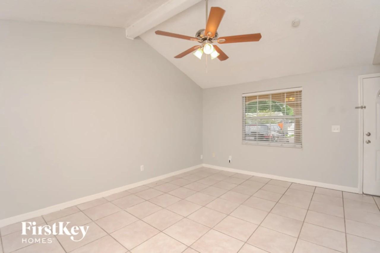 8509 Olympic Ct - Photo 2 of 8