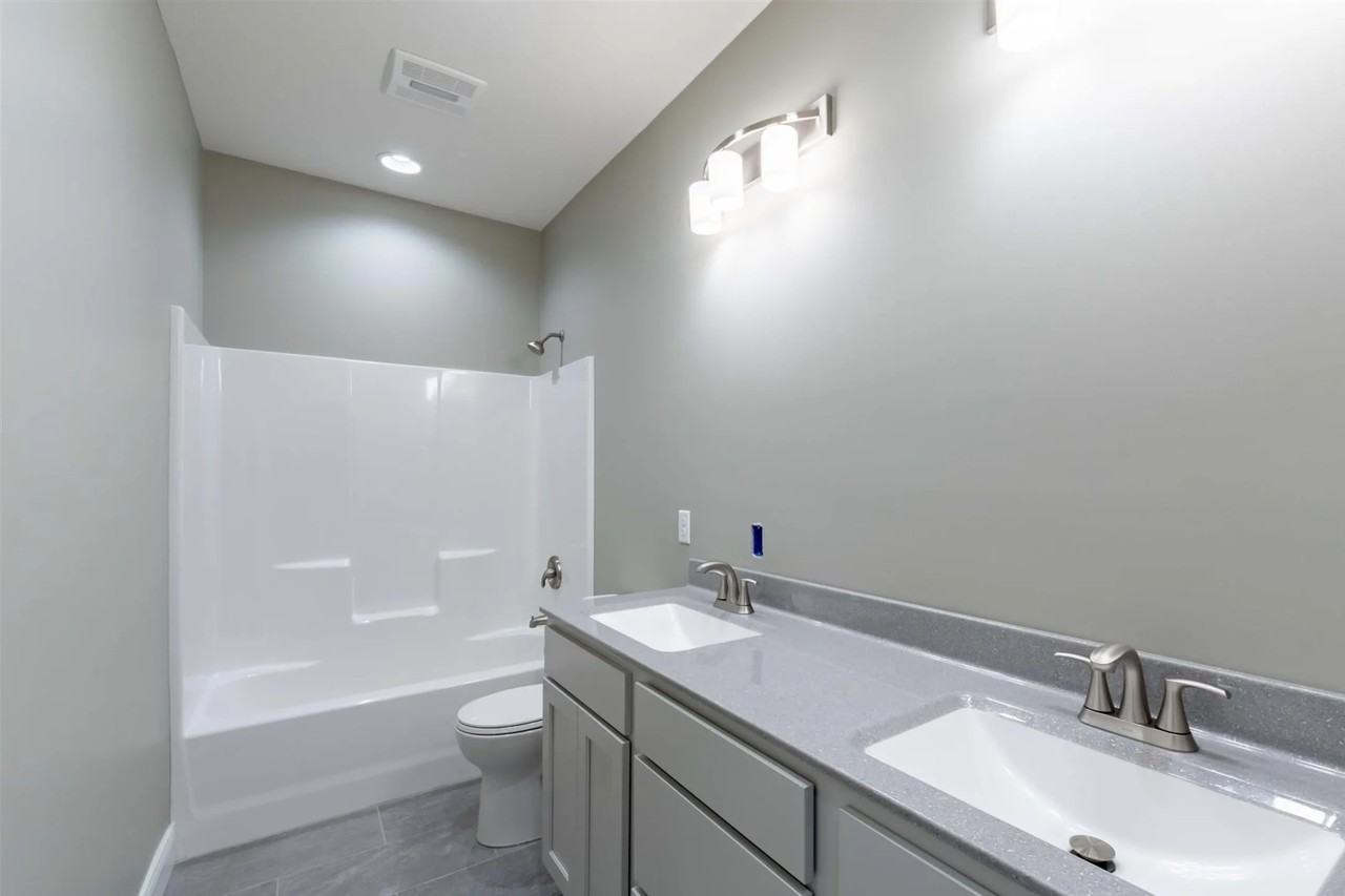 105 Excalibur Dr - Photo 2 of 10