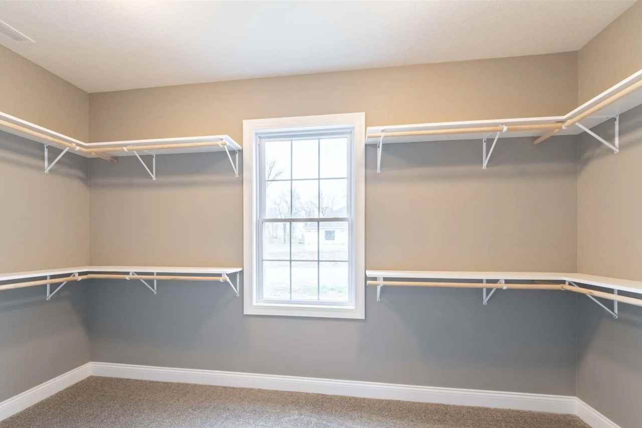 105 Excalibur Dr - Photo 3 of 10