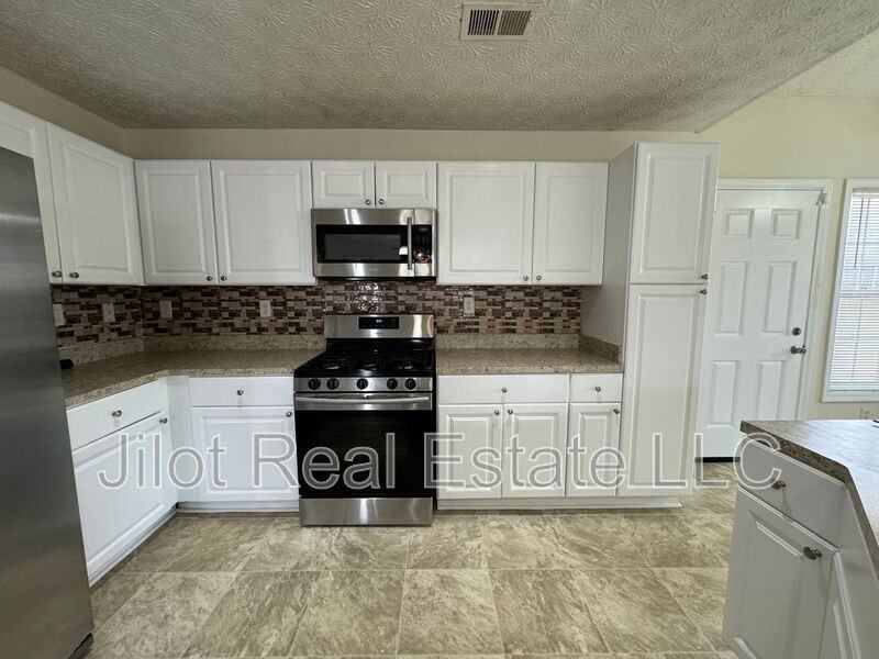 5376 Sorrells Path - Photo 3 of 29