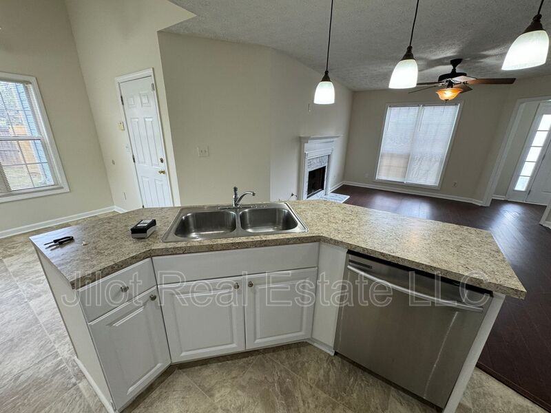 5376 Sorrells Path - Photo 6 of 29