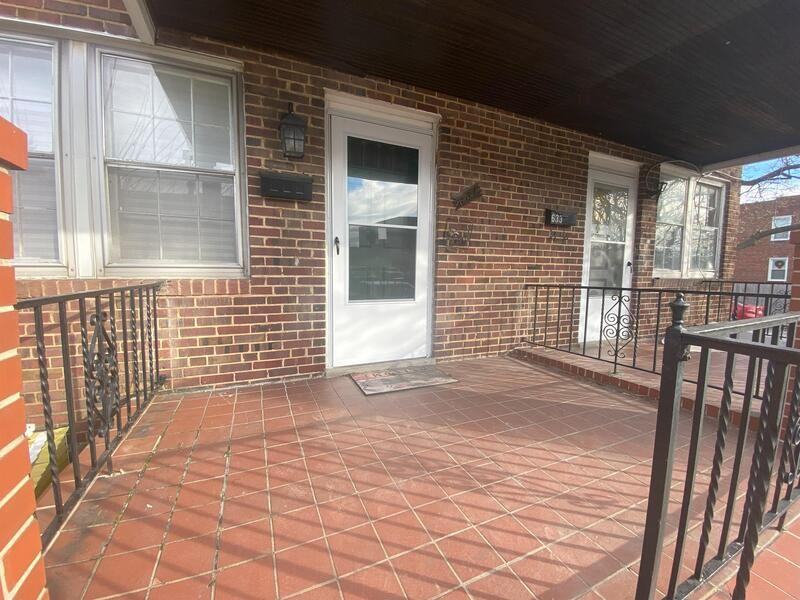 631 Tolna St - Photo 3 of 19