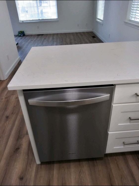 1496 Trent Ave N - Photo 5 of 11