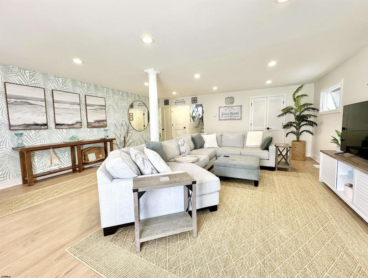 136 Lincoln Dr - Photo 4 of 39