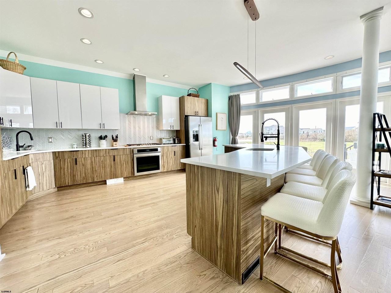 136 Lincoln Dr - Photo 6 of 39