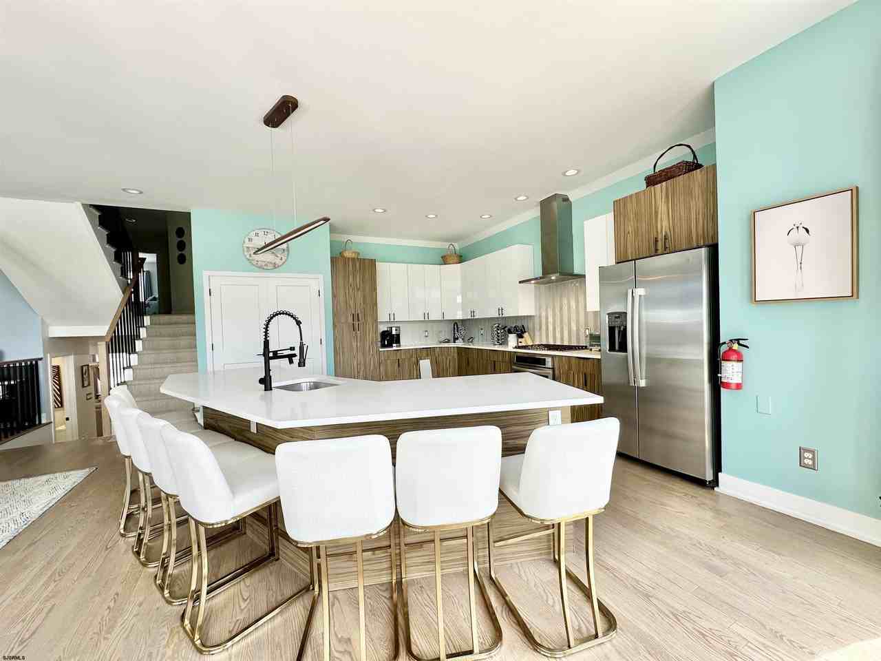 136 Lincoln Dr - Photo 7 of 39