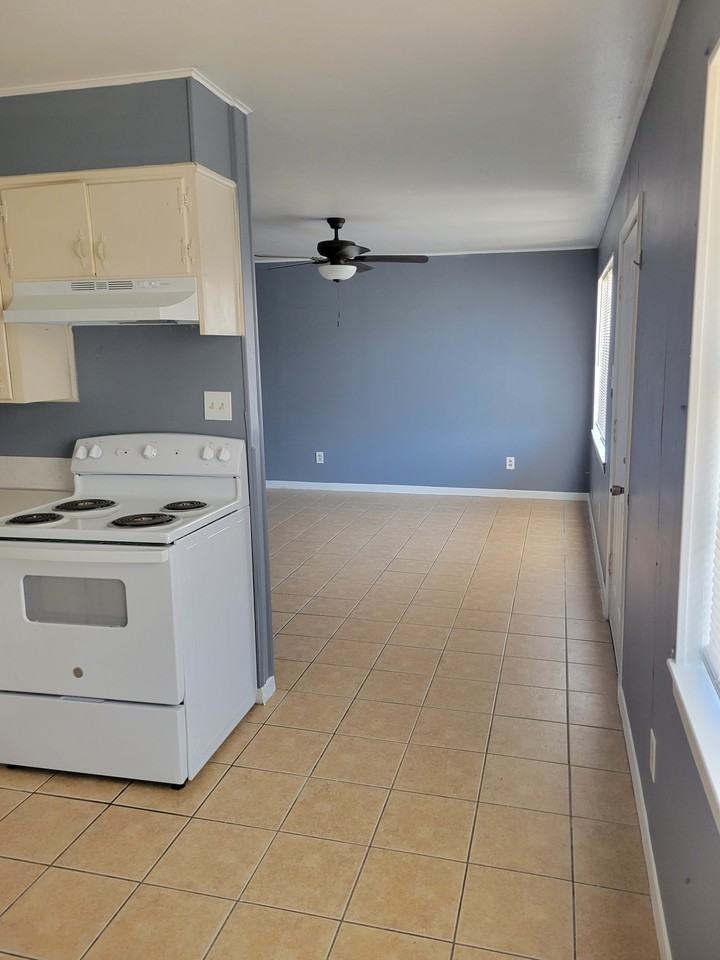 304 Carpenter Street #2 - Photo 3 of 8