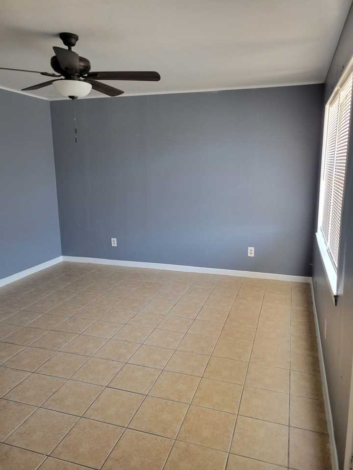 304 Carpenter Street #2 - Photo 4 of 8