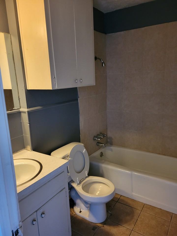 304 Carpenter Street #2 - Photo 6 of 8