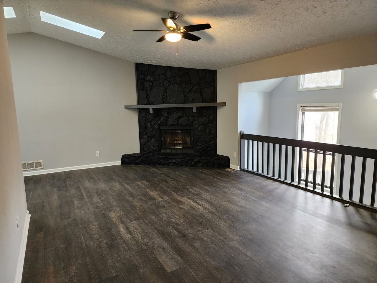 836 Sunset Ct Nw - Photo 3 of 17