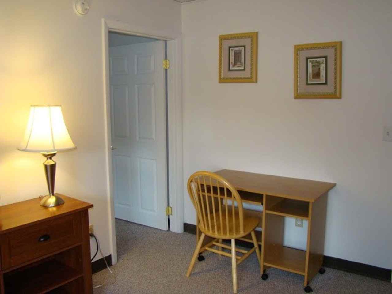 383 College Street - Photo 4 of 19