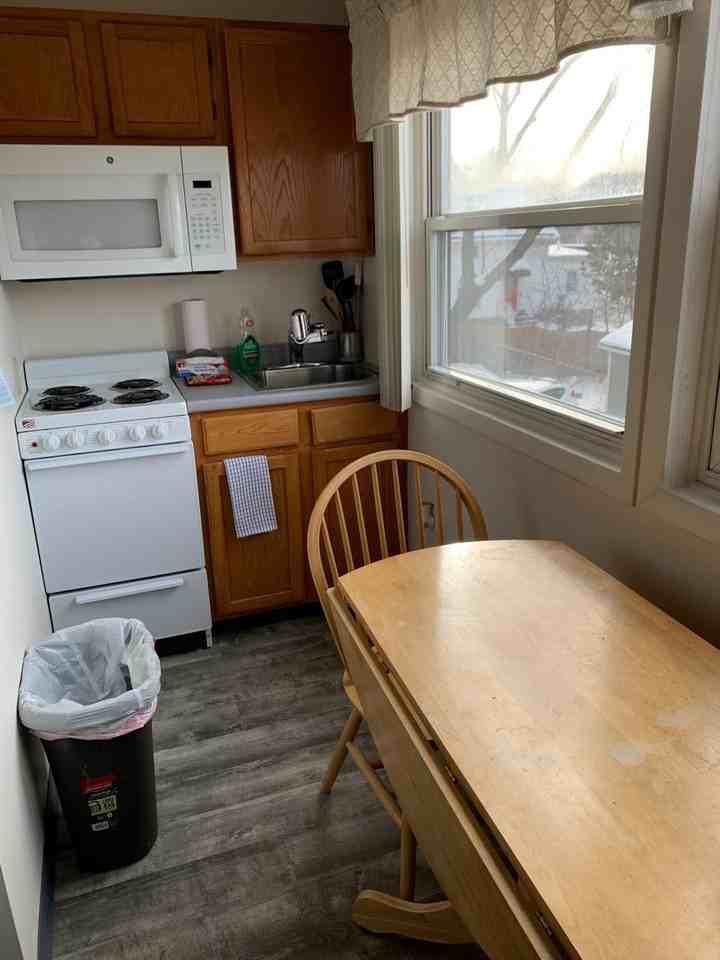383 College Street - Photo 5 of 19
