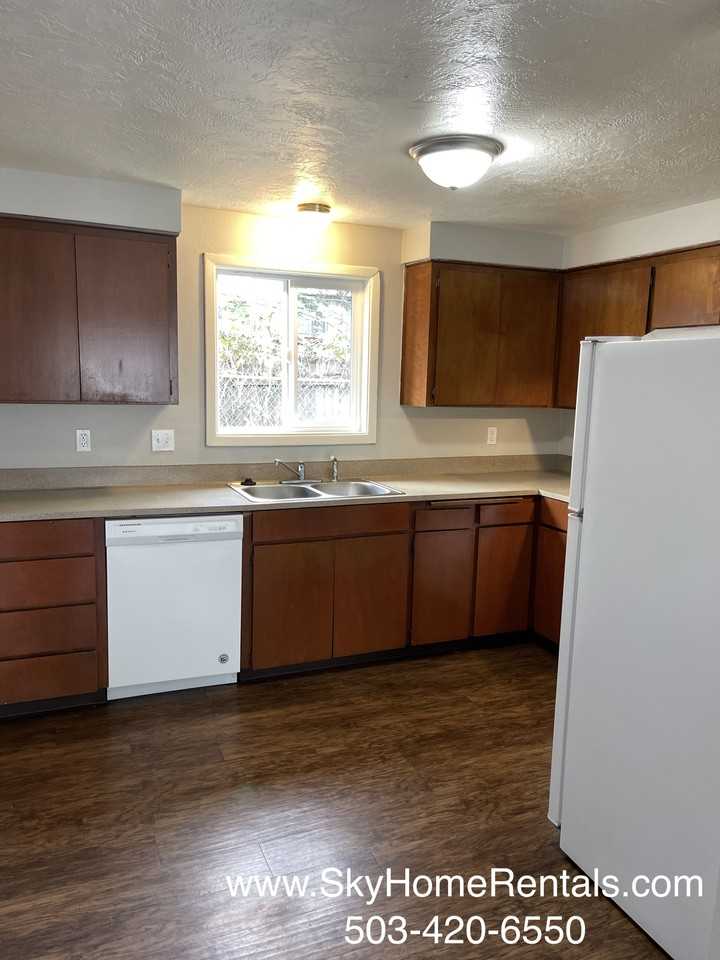 1273 Clearview Avenue Northeast - Photo 4 of 10