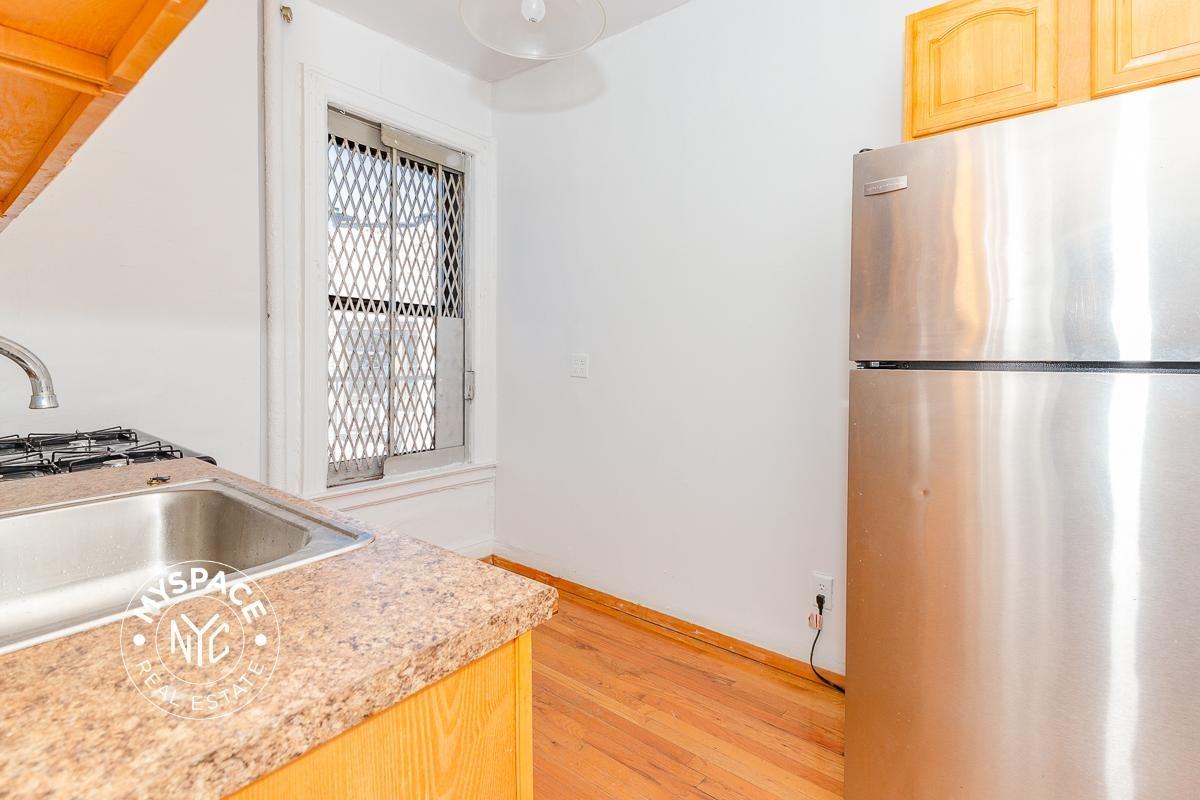 228 S 3rd St #B3 - Photo 4 of 8