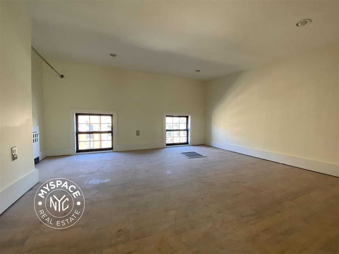 253 Stockholm St #1R - Photo 2 of 7