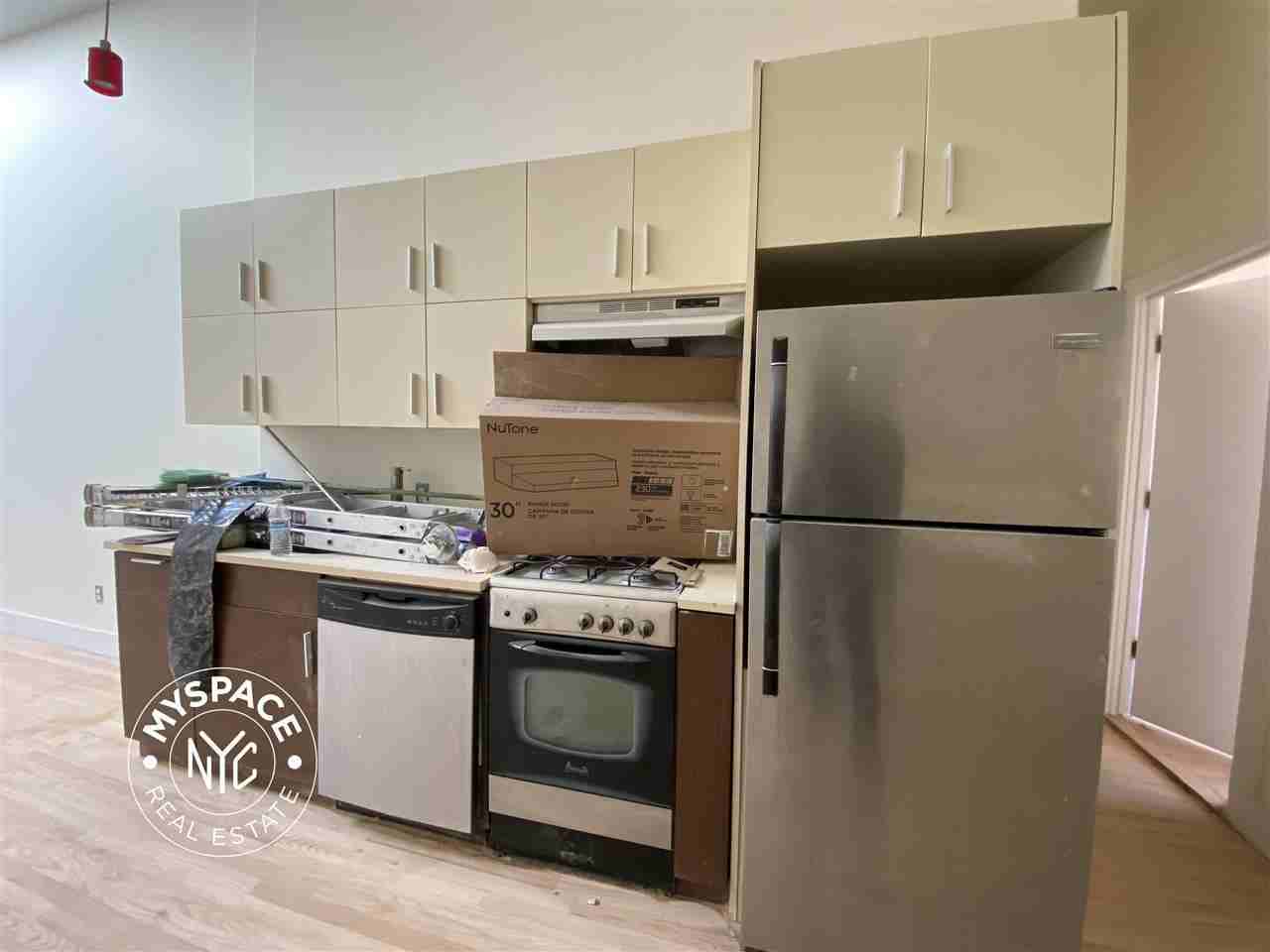 253 Stockholm St #1R - Photo 3 of 7