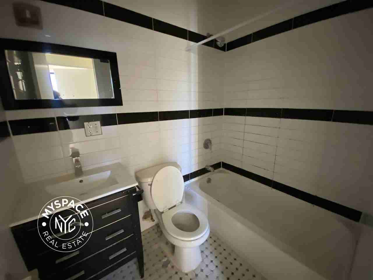 253 Stockholm St #1R - Photo 5 of 7