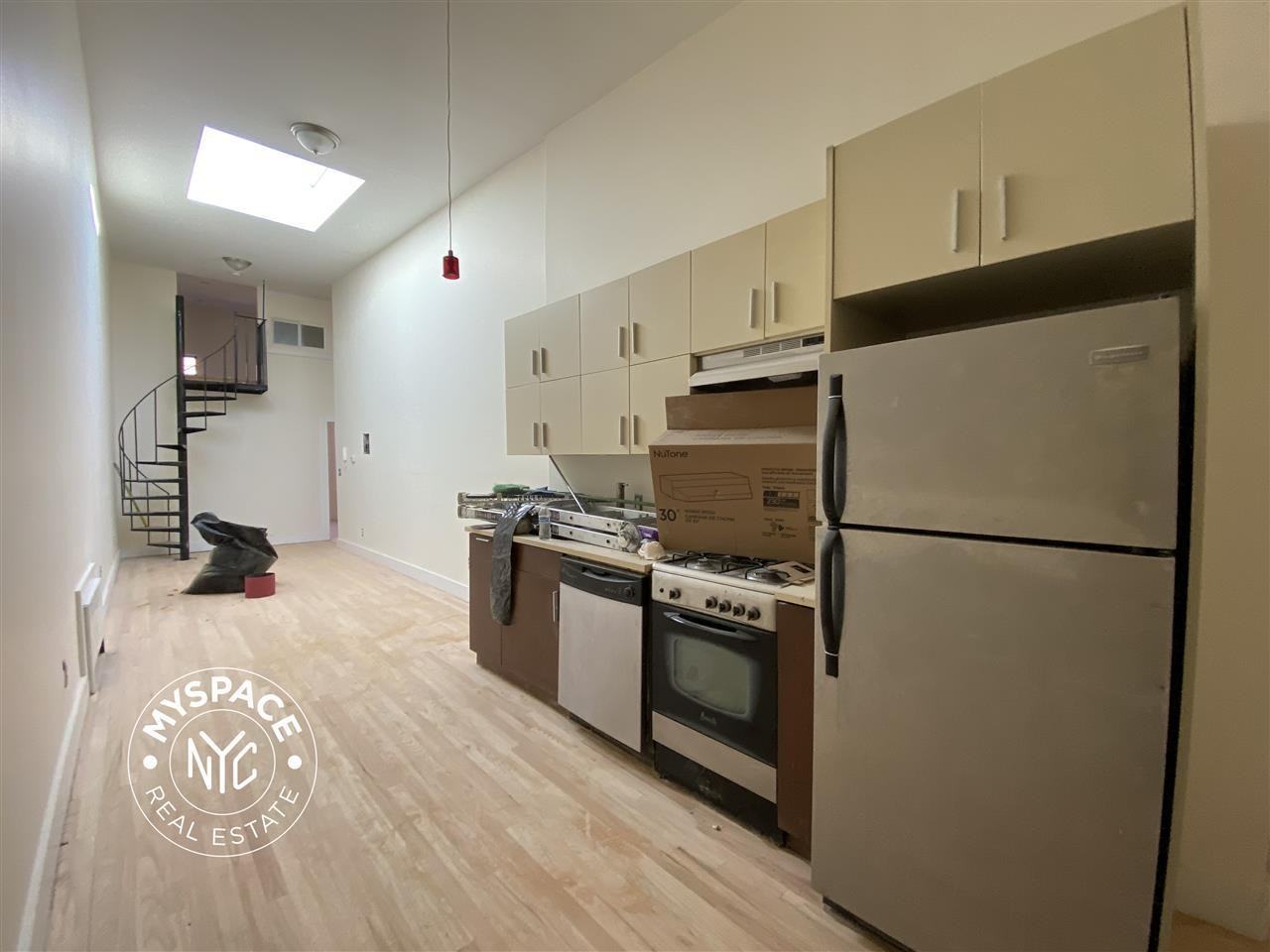 253 Stockholm St #1R - Photo 6 of 7