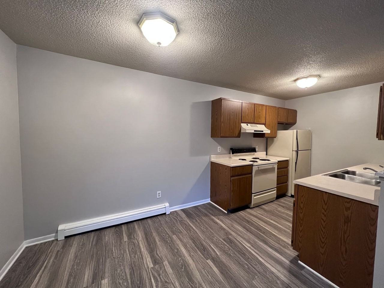 485 Donna St - Photo 3 of 13
