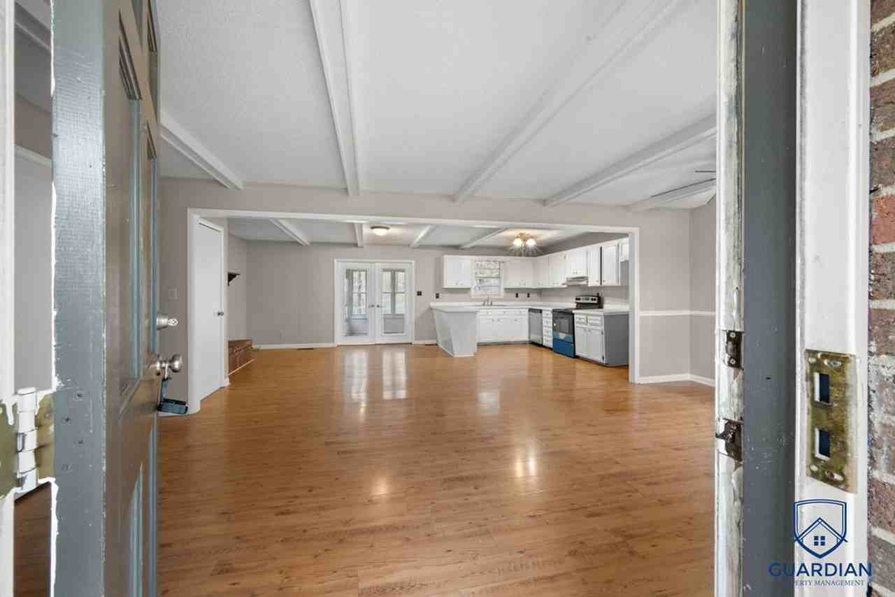 415 Hill St - Photo 3 of 15