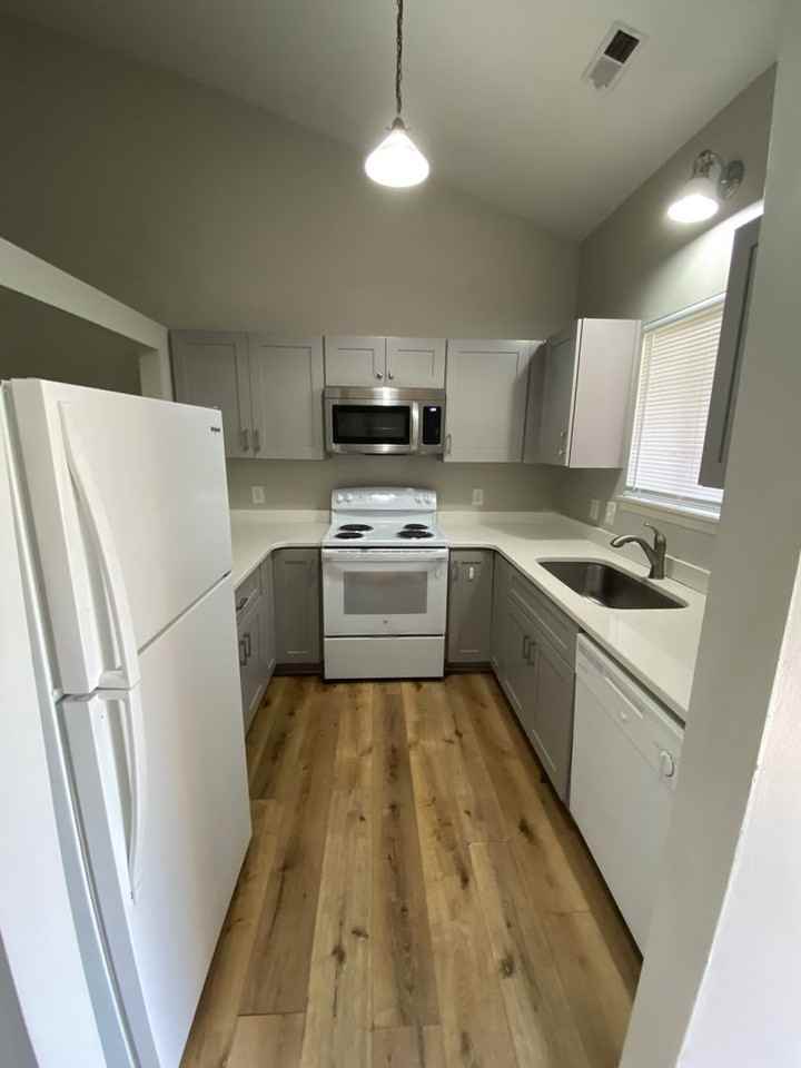 5208 Westpine Ct - Photo 4 of 7