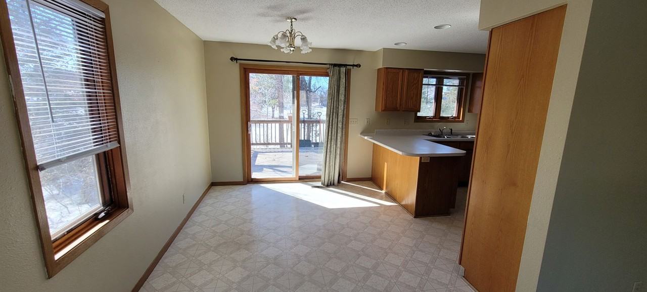 1013 Donald Ave Se - Photo 3 of 11