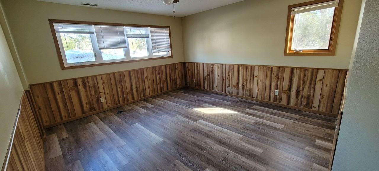 1013 Donald Ave Se - Photo 4 of 11