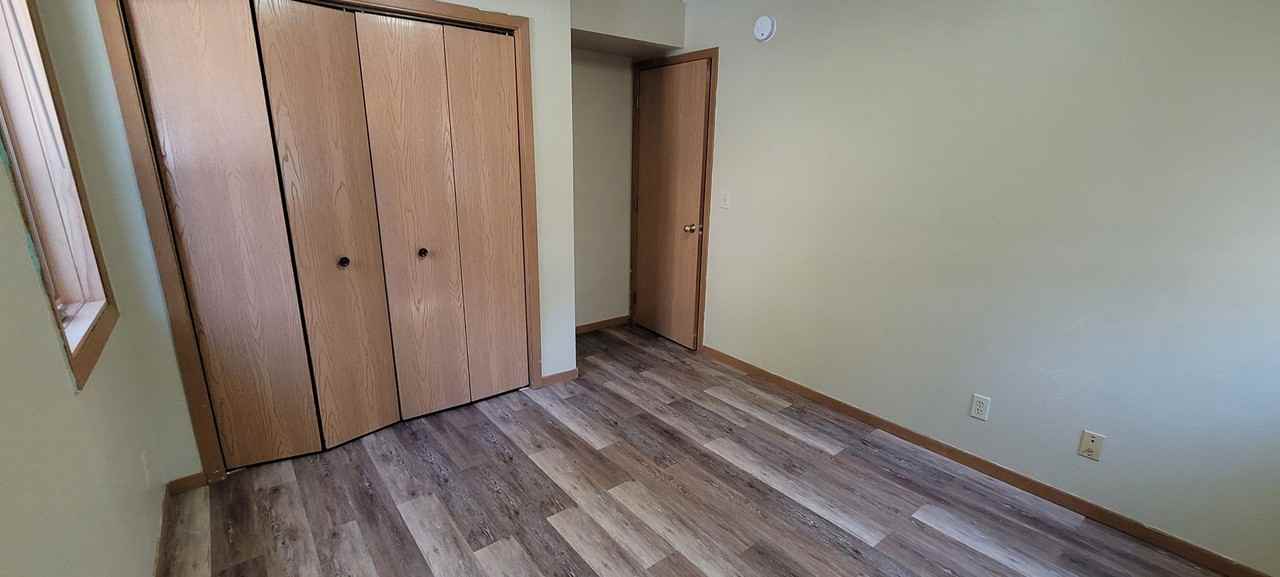 1013 Donald Ave Se - Photo 5 of 11