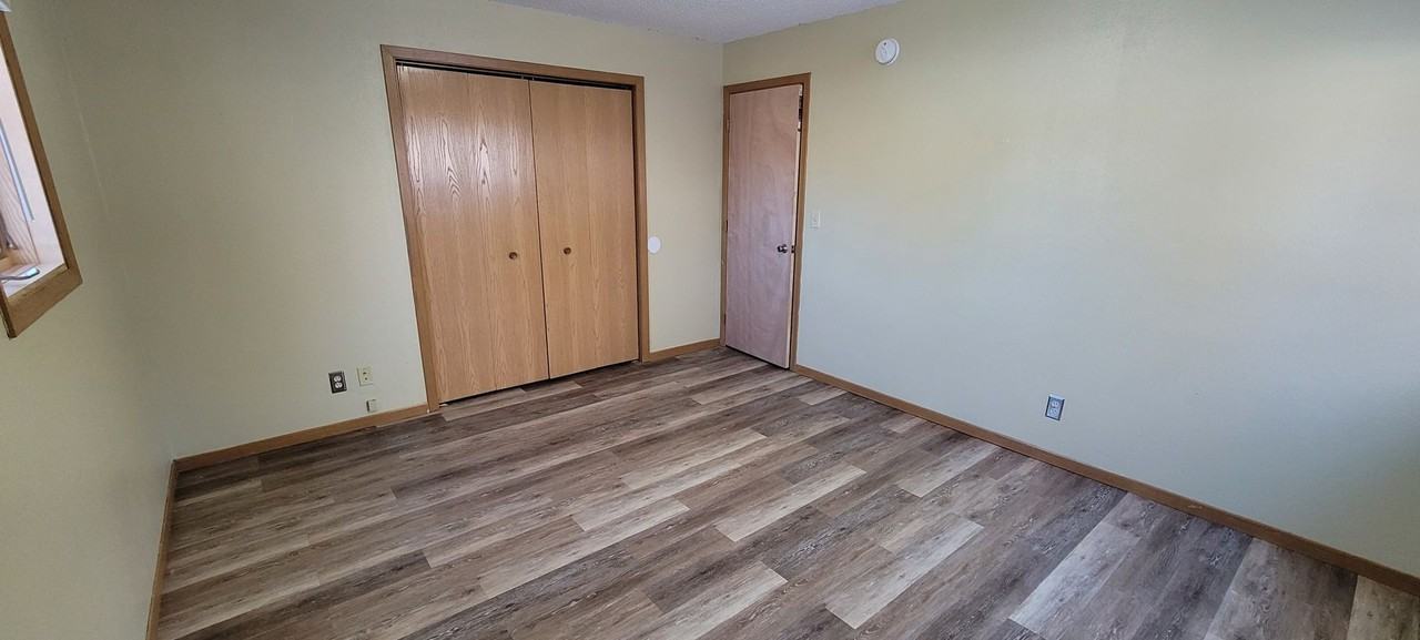 1013 Donald Ave Se - Photo 6 of 11