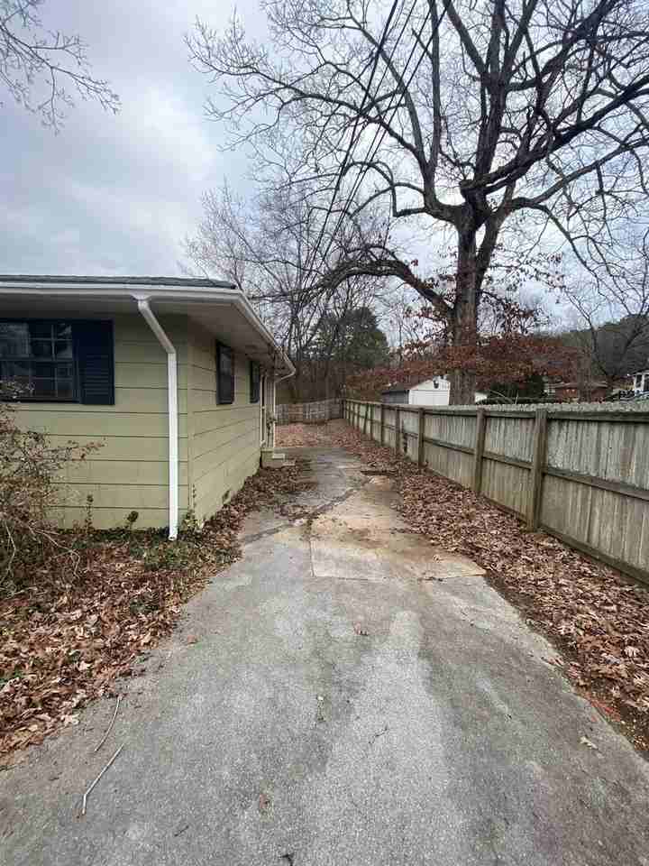 303 Ridgeway Dr - Photo 3 of 18