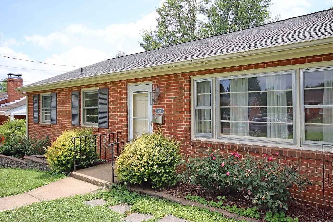 628 Davis Ave - Photo 2 of 17