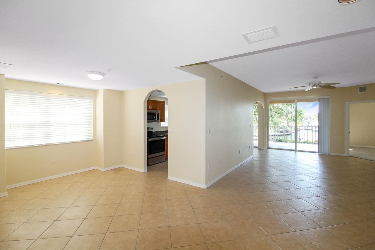 1101 Jessie Harbor Dr - Photo 2 of 17