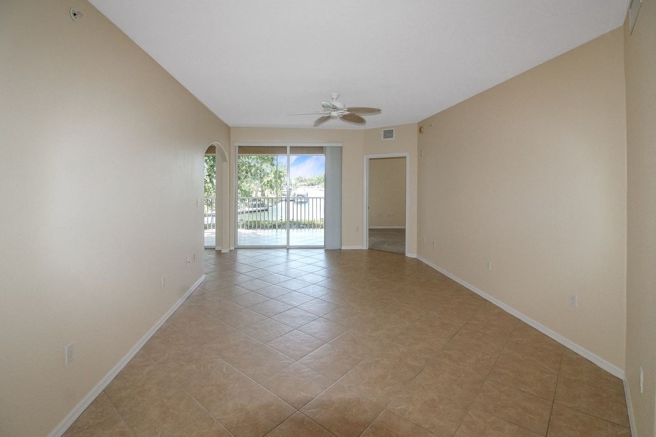 1101 Jessie Harbor Dr - Photo 3 of 17