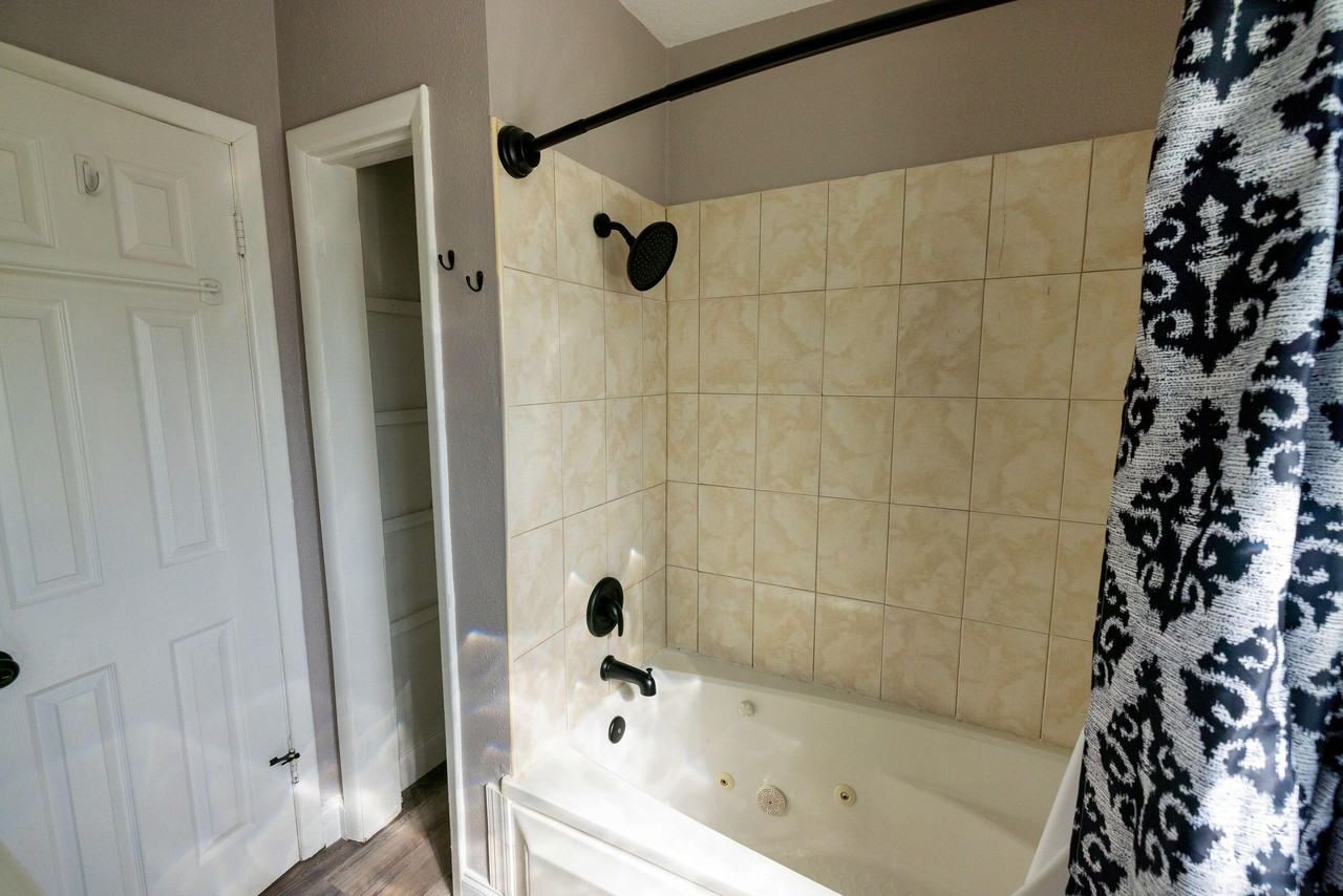 W Douglas St - Photo 3 of 8