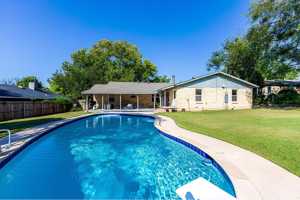 featured image of Kingsbury Ave