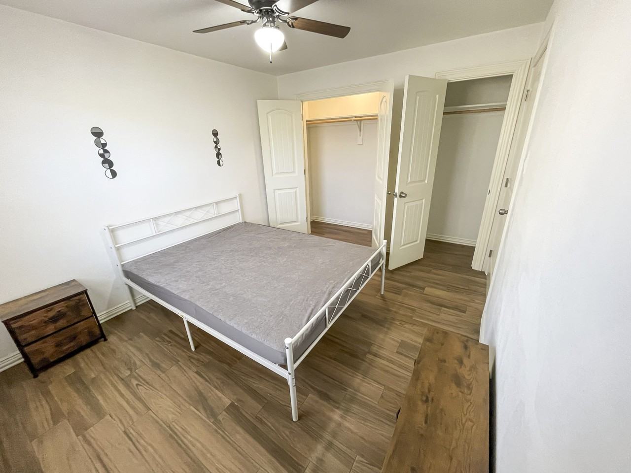 Kingsbury Avenue - Photo 7 of 13