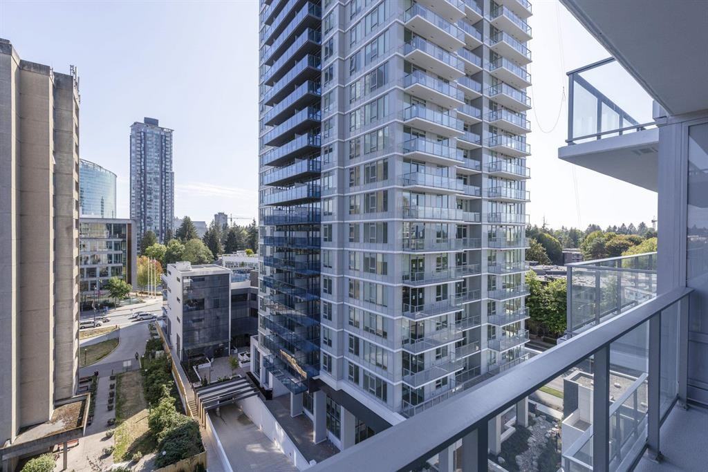 King George Blvd & 105 Ave #1509 - Photo 3 of 17