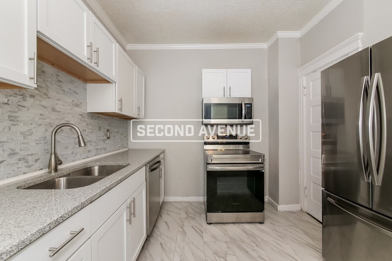 2530 Mersington Ave - Photo 2 of 20