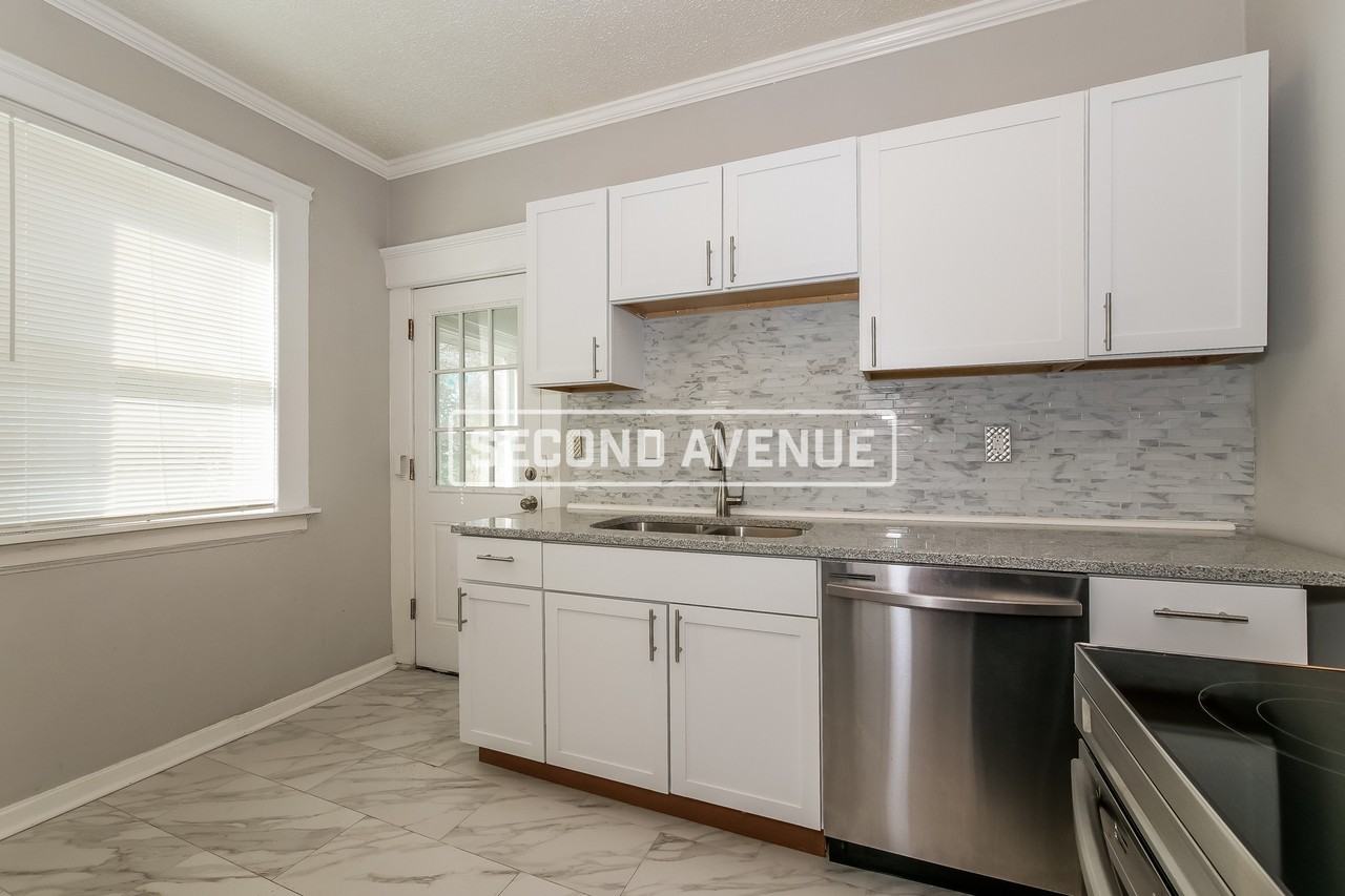 2530 Mersington Ave - Photo 4 of 20