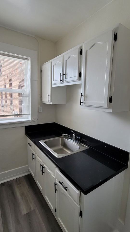 Hubbard Arms/ 1355 Hope (Action Apts) - Photo 3 of 20