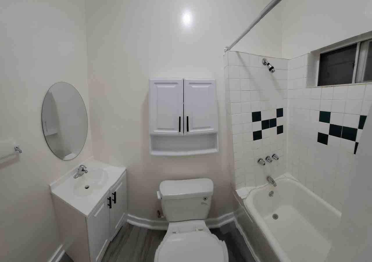 Hubbard Arms/ 1355 Hope (Action Apts) - Photo 4 of 20