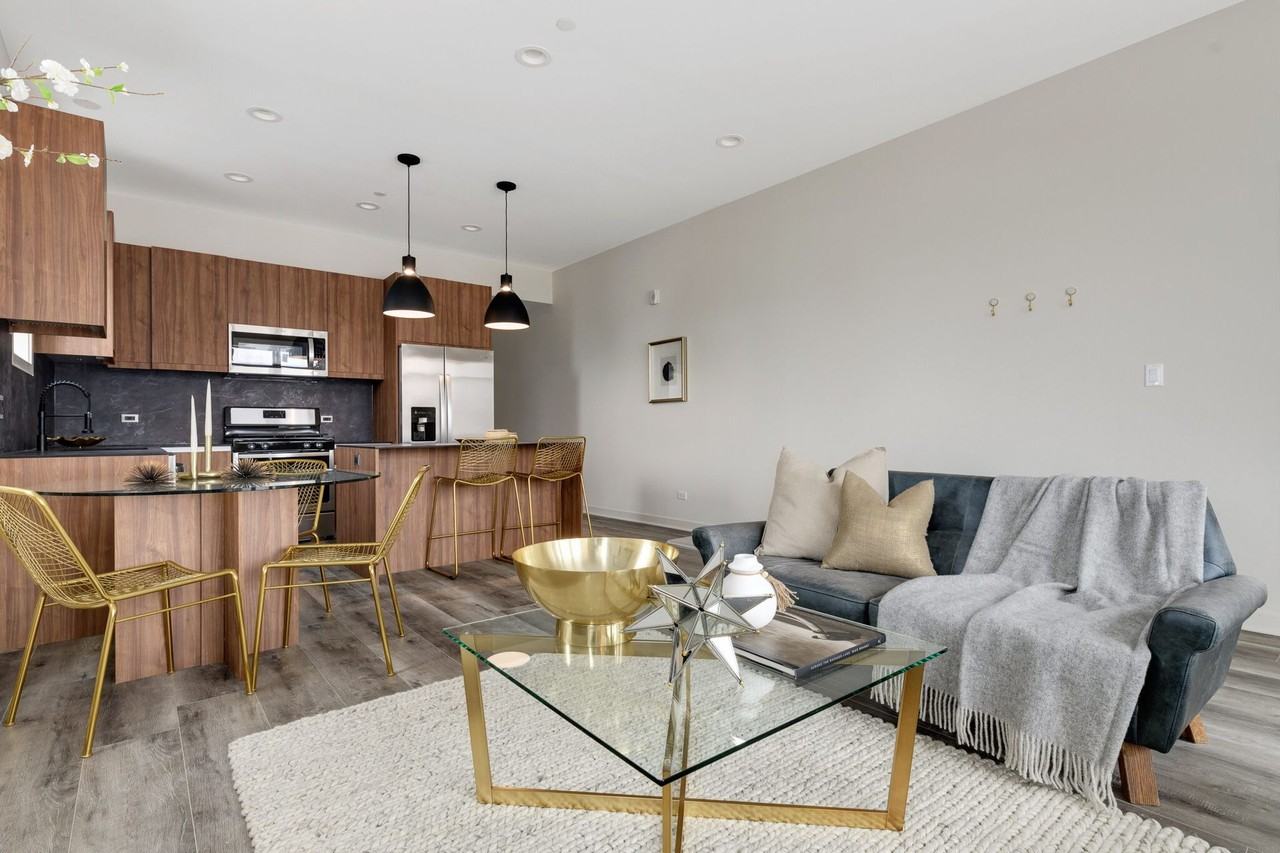 Roselle Station Apartments - Photo 4 of 19