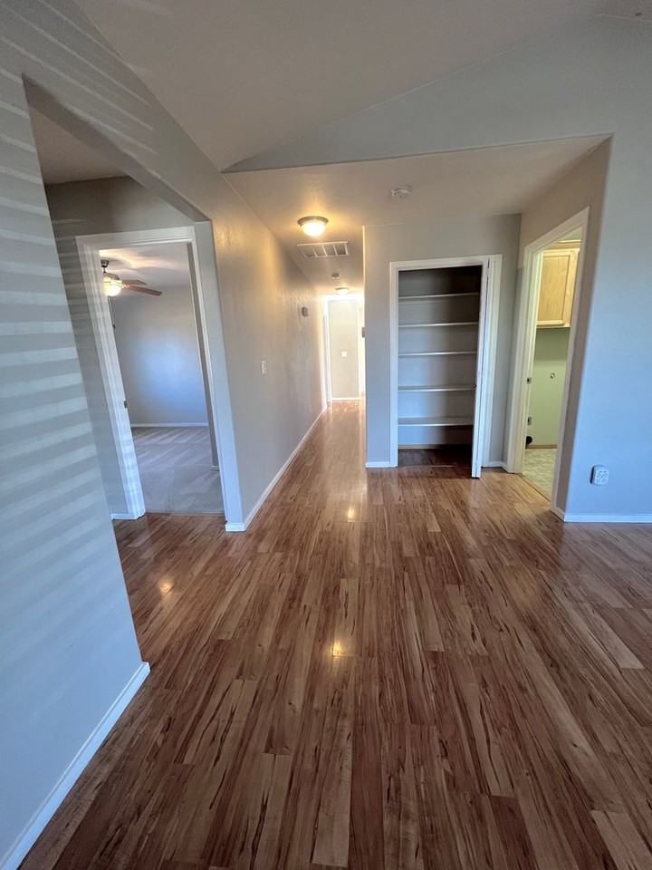 1103 Nw Sprucewood Ct - Photo 3 of 16